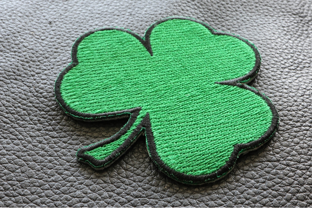 LUCKY 3 LEAF CLOVER 3 X 3 EMBROIDERED LUCK OF THE IRISH / IRON OR SEW ON  PATCH